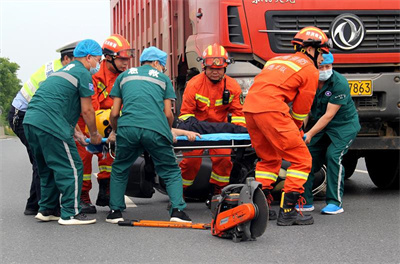 贡嘎沛县道路救援